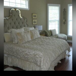 Horchow queen duvet cover and 2 standard shams and bedskirt.